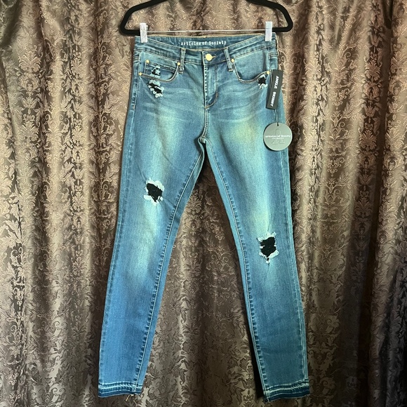Articles of Society Frayed Jean Skinny Crop Size 28 New Condition  NWT - Picture 1 of 13